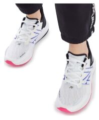 Кроссовки New Balance FuelCell Propel женские Белые кроссовки New Balance FuelCell Propel 36,5